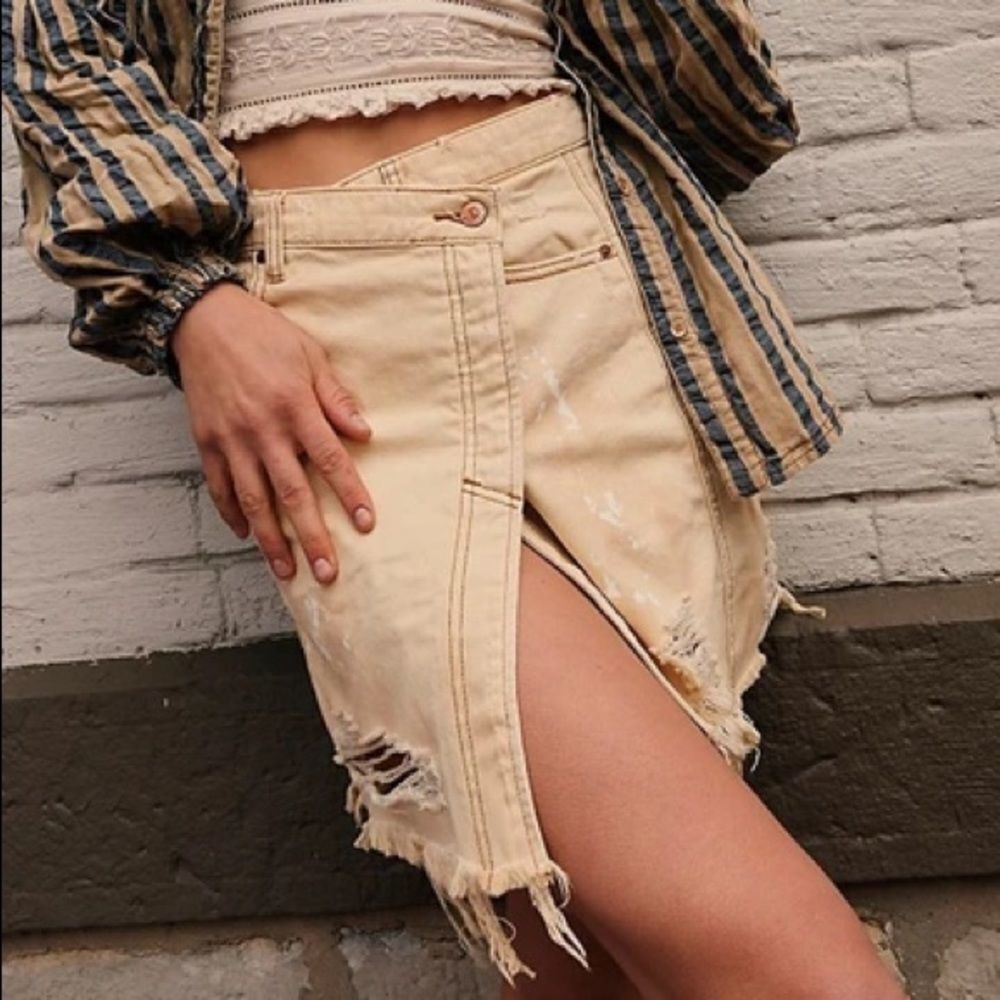 FREE PEOPLE
Women's Faux-wrap Distressed Denim Skirt In Butter Cream Size 25